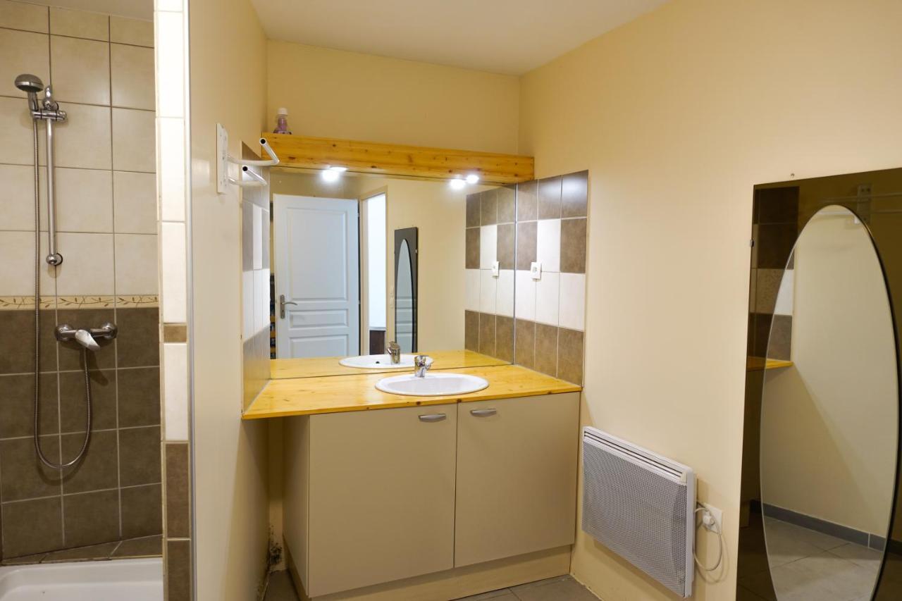 Appartement Spacieux Avec Terrasse Saint-André-dʼEmbrun المظهر الخارجي الصورة