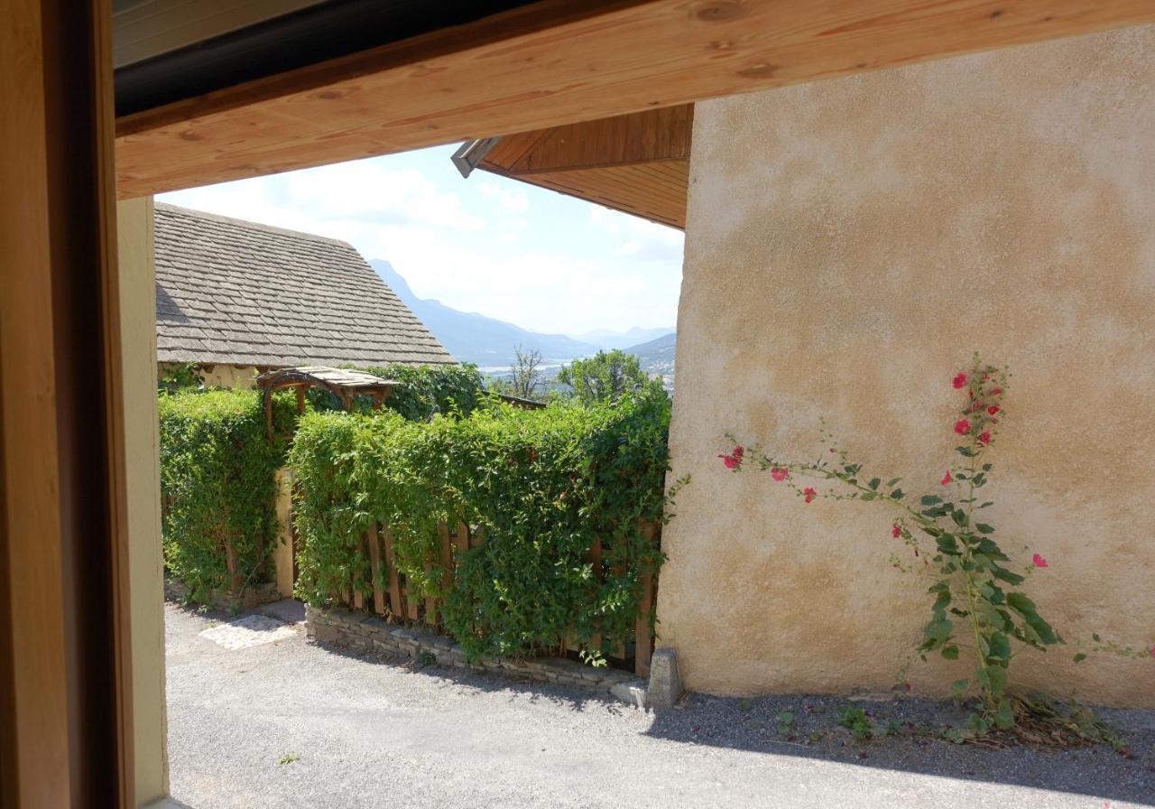 Appartement Spacieux Avec Terrasse Saint-André-dʼEmbrun المظهر الخارجي الصورة